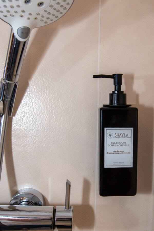 GEL-DOUCHE-NATUREL-FORMAT-SALLE-DE-BAIN-gel-douche-naturel-hydrolat-fleur-d-oranger-Laboratoire-Shayla-cosmetiques-naturels-Belgique-3-1-scaled.jpg