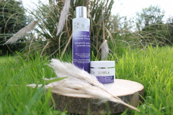 HYDROLAT-LAVANDE-VRAIE-BIO-creme-visage-tous-types-d-epeau-huile-essentielle-palmarosa-soins-cosmetiques-shayla-gamme-100-belge-1-scaled.jpg