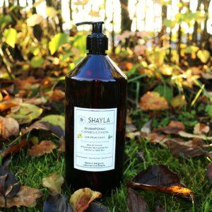 SHAMPOINGS-NATURELS-_-CHEVEUX-GRAS-_NCOIFFEURS-_-BELGE-_-SHAYLA-COSMETICS-scaled.jpg