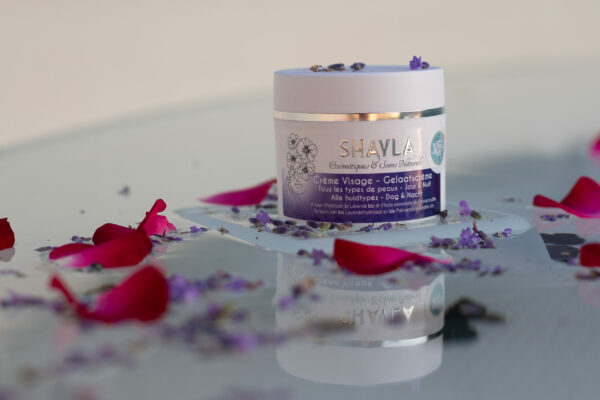 SHAYLA cosmetiques-naturels-routine-visage-creme-tous-types-de-peaux-soins-naturels-Shayla-made-in-belgium-fabrique-en-belgique-Fondatrice-Isabella-Delle-CASTELLE-_-LABO-SHAYLA-2-scaled.jpg