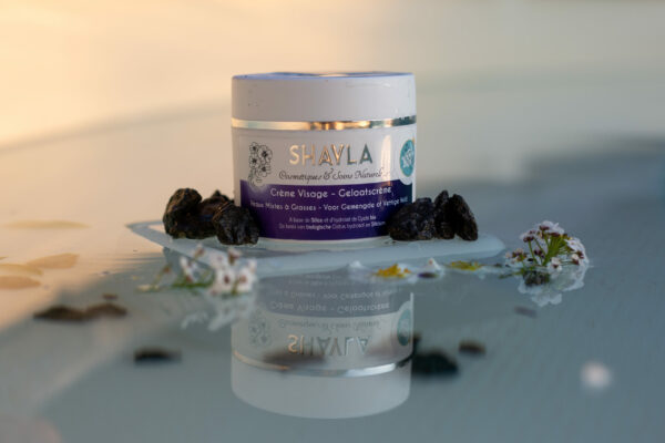 shaylaccosmetiques-naturels-routine-visage-peau-mixte-a-grasses-soins-naturels-Shayla-made-in-belgium-fabrique-en-belgique-Fondatrice-Isabella-Delle-CASTELLE-_-LABO-SHAYLA-3-scaled.jpg