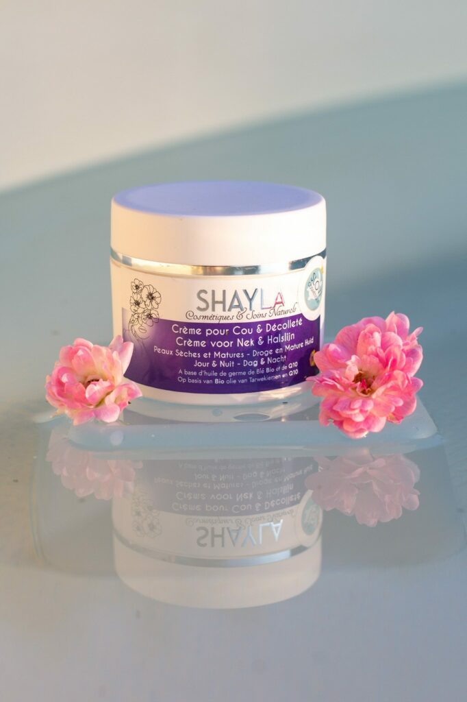 shayla-cosmetiques-naturels-et-belges-Special-cou-et-decolletes-Q10-PARTICULIERS-ET-PROFESSIONNELS-_fabriques-en-Belgique-labo-shayla-min-scaled.jpg